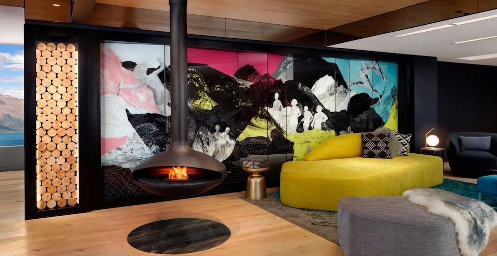 Qt Queenstown Exterior foto A fireplace in a suite at the W Aspen